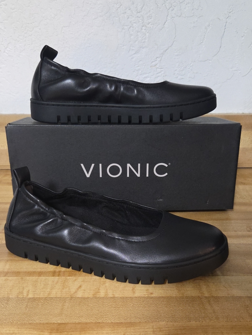 NWT " Vionic" Uptown Ballet Black Flats Woman's Size 7.5M or 9.5M